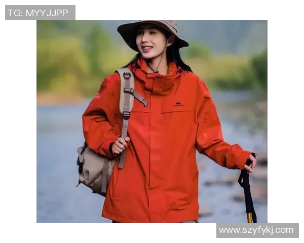 足球球星穿搭冲锋衣展现个性风采引领时尚潮流